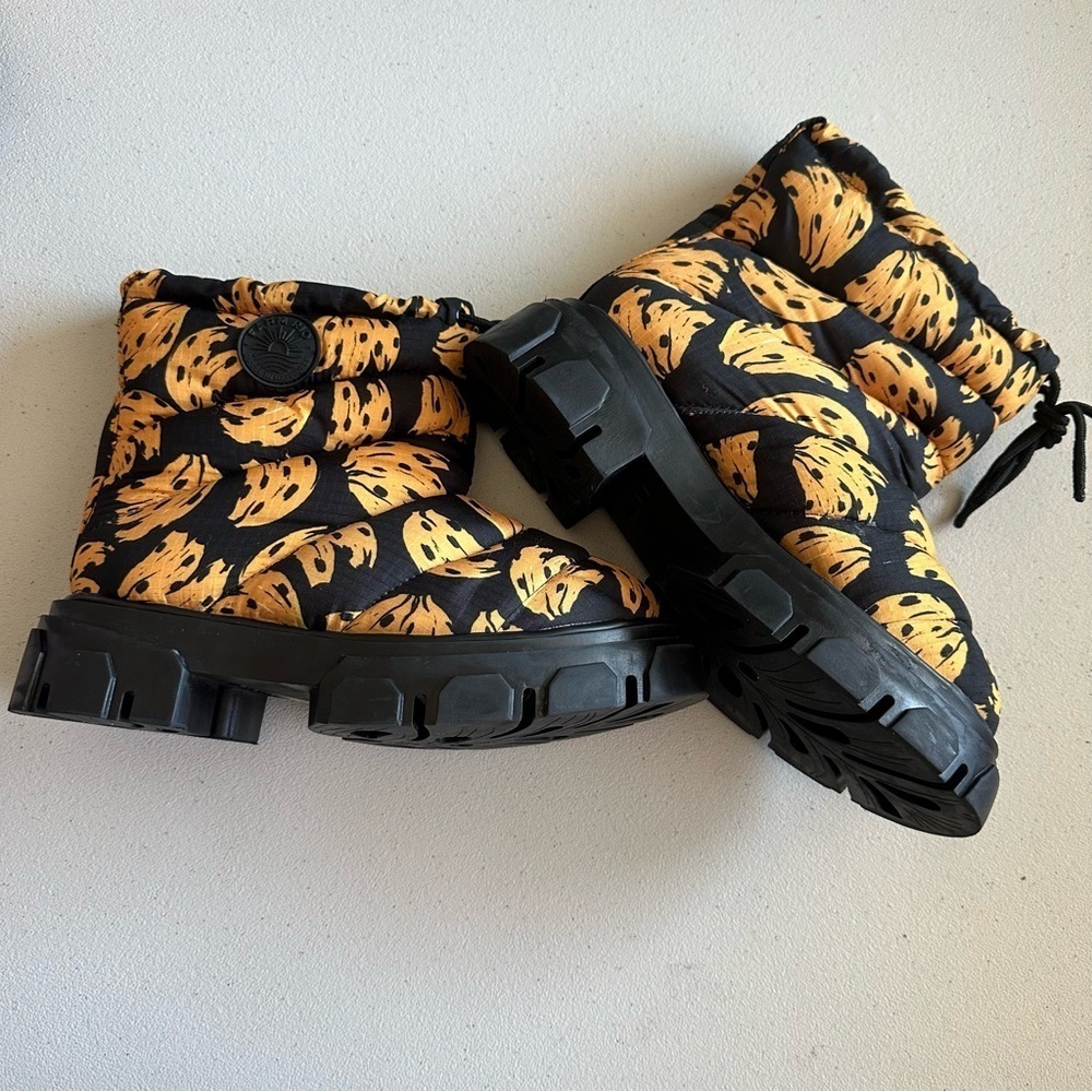 Farm Rio Black Banana Bunch Lug Rubber Sole Puffy Ankle Boot Women's